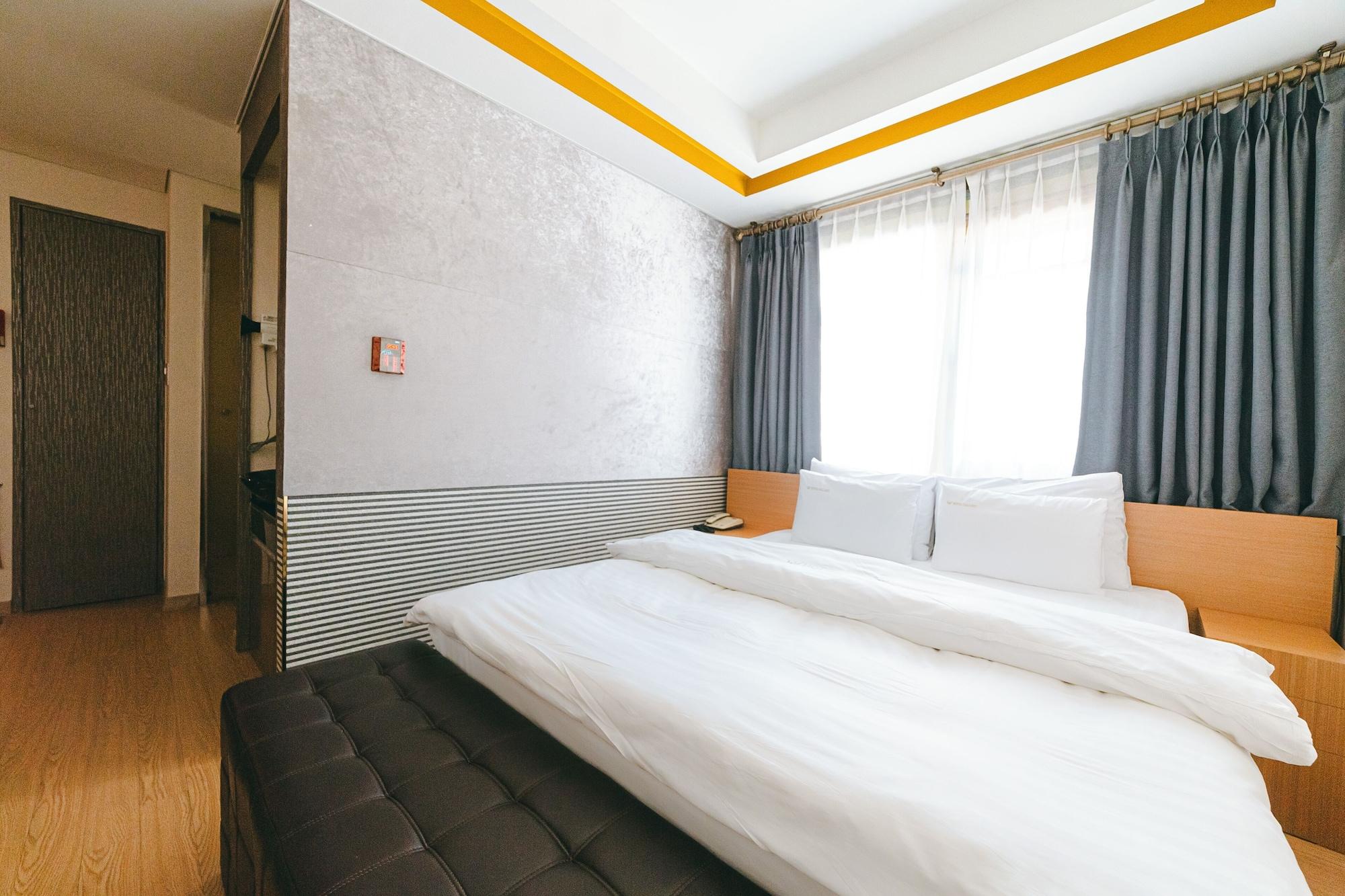 Gallery Tourist Hotel Tongyeong Exterior photo