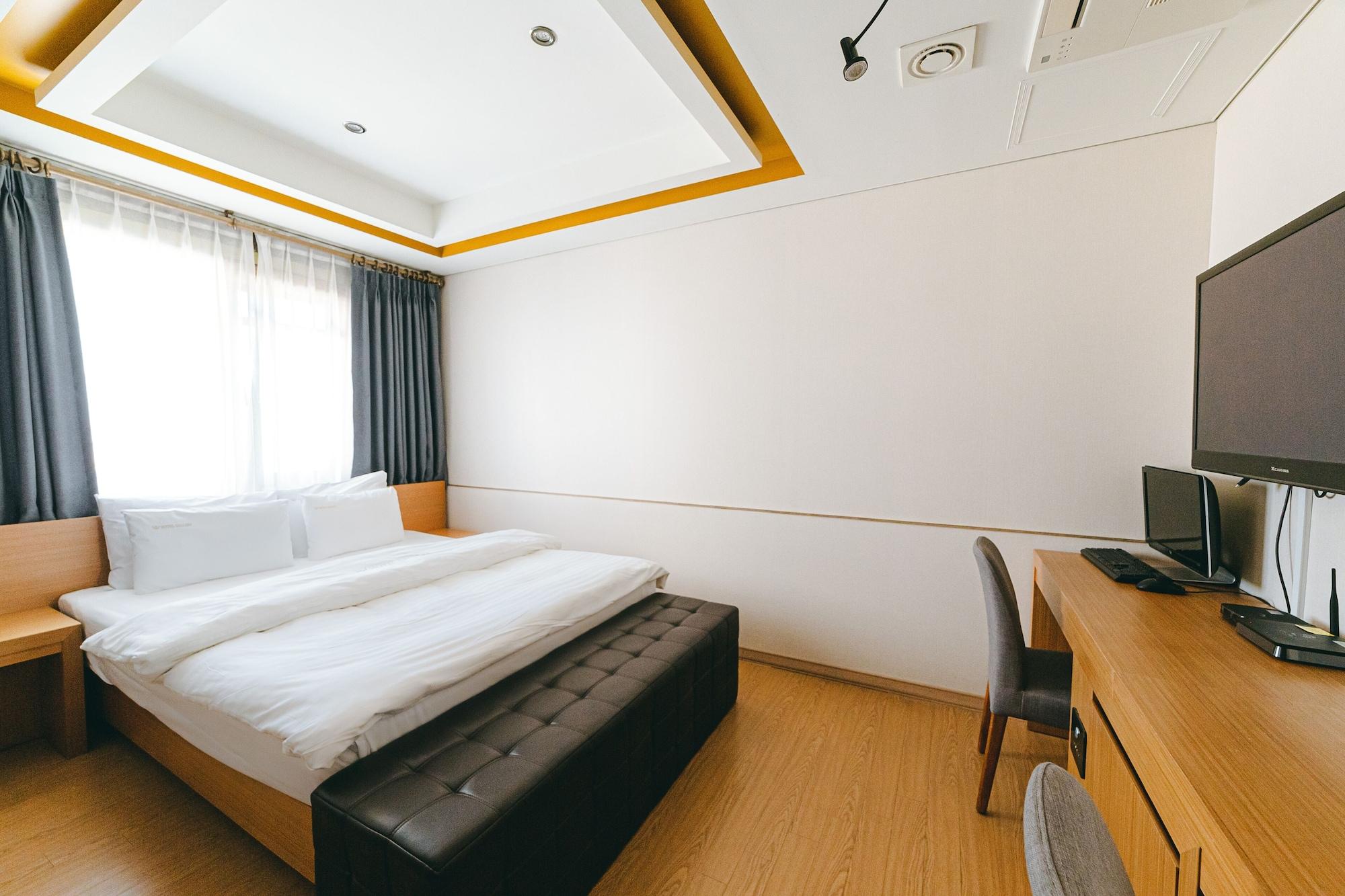 Gallery Tourist Hotel Tongyeong Exterior photo