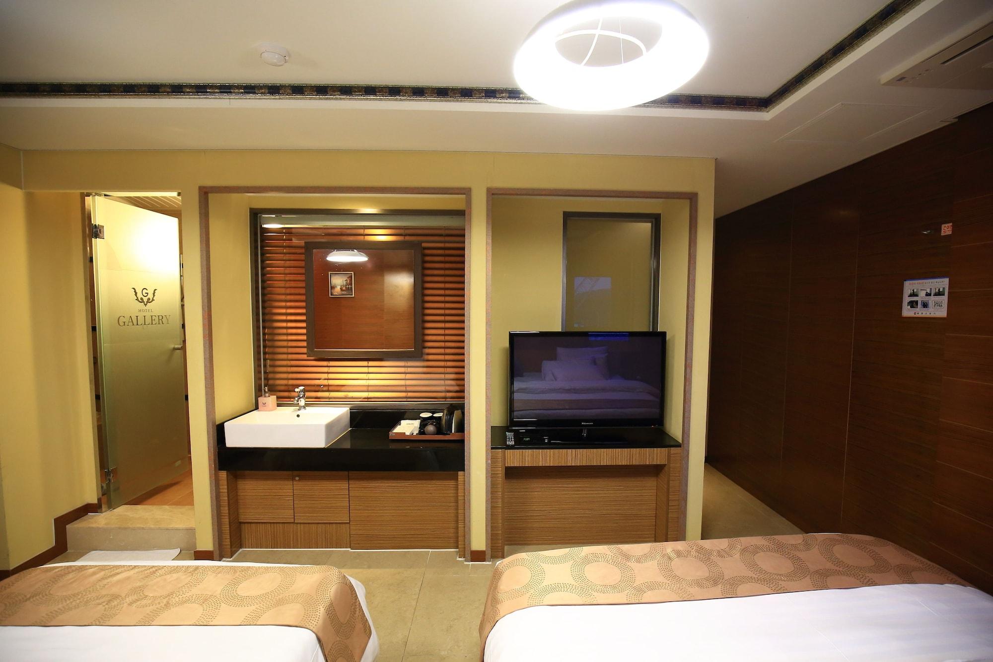 Gallery Tourist Hotel Tongyeong Exterior photo