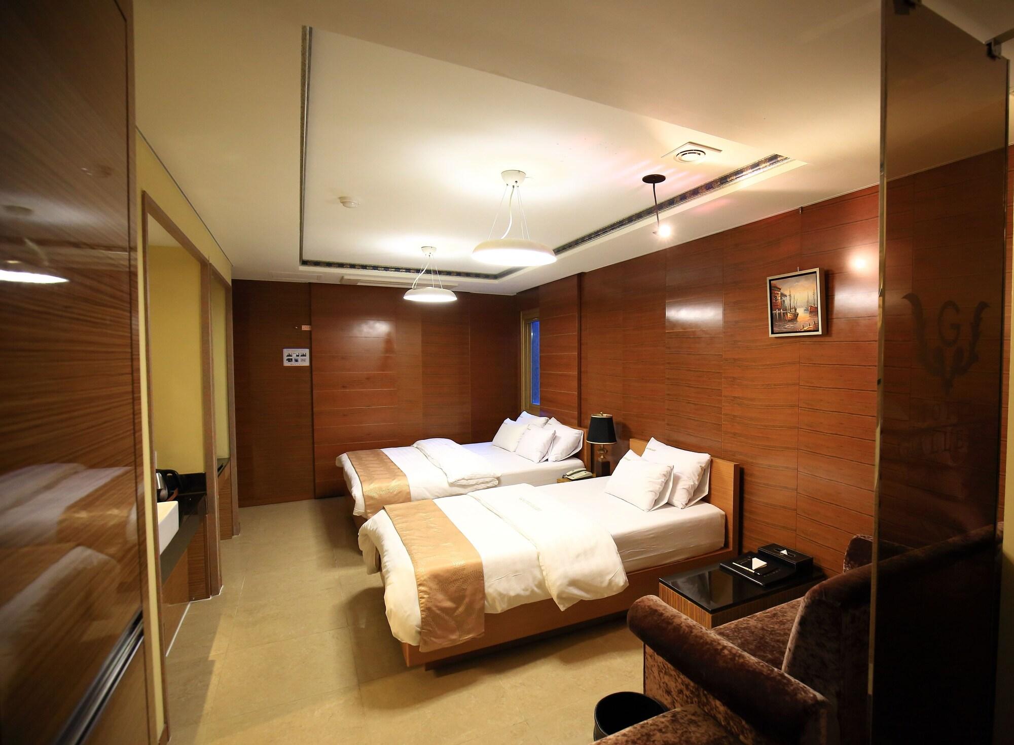 Gallery Tourist Hotel Tongyeong Exterior photo