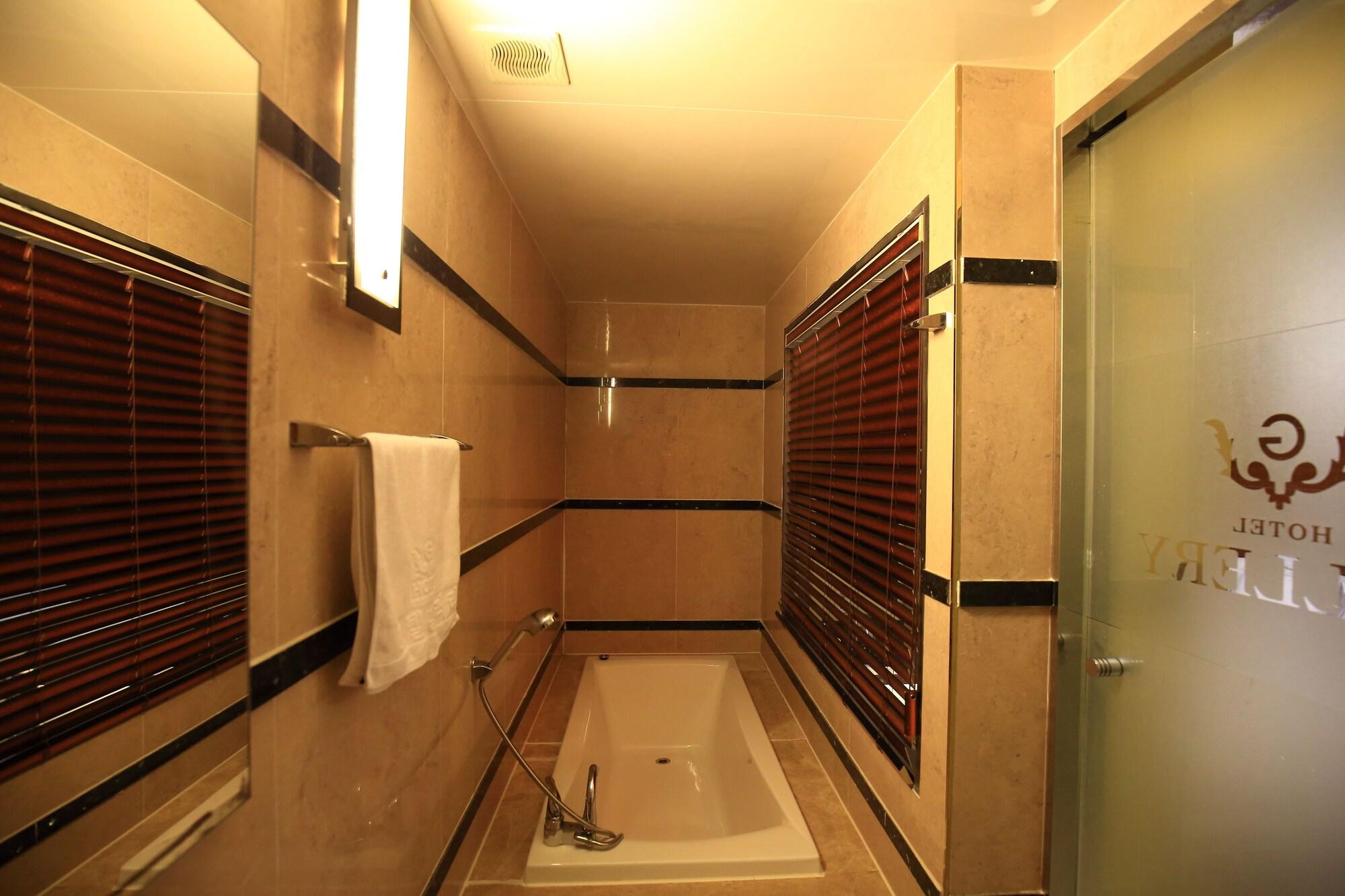 Gallery Tourist Hotel Tongyeong Exterior photo