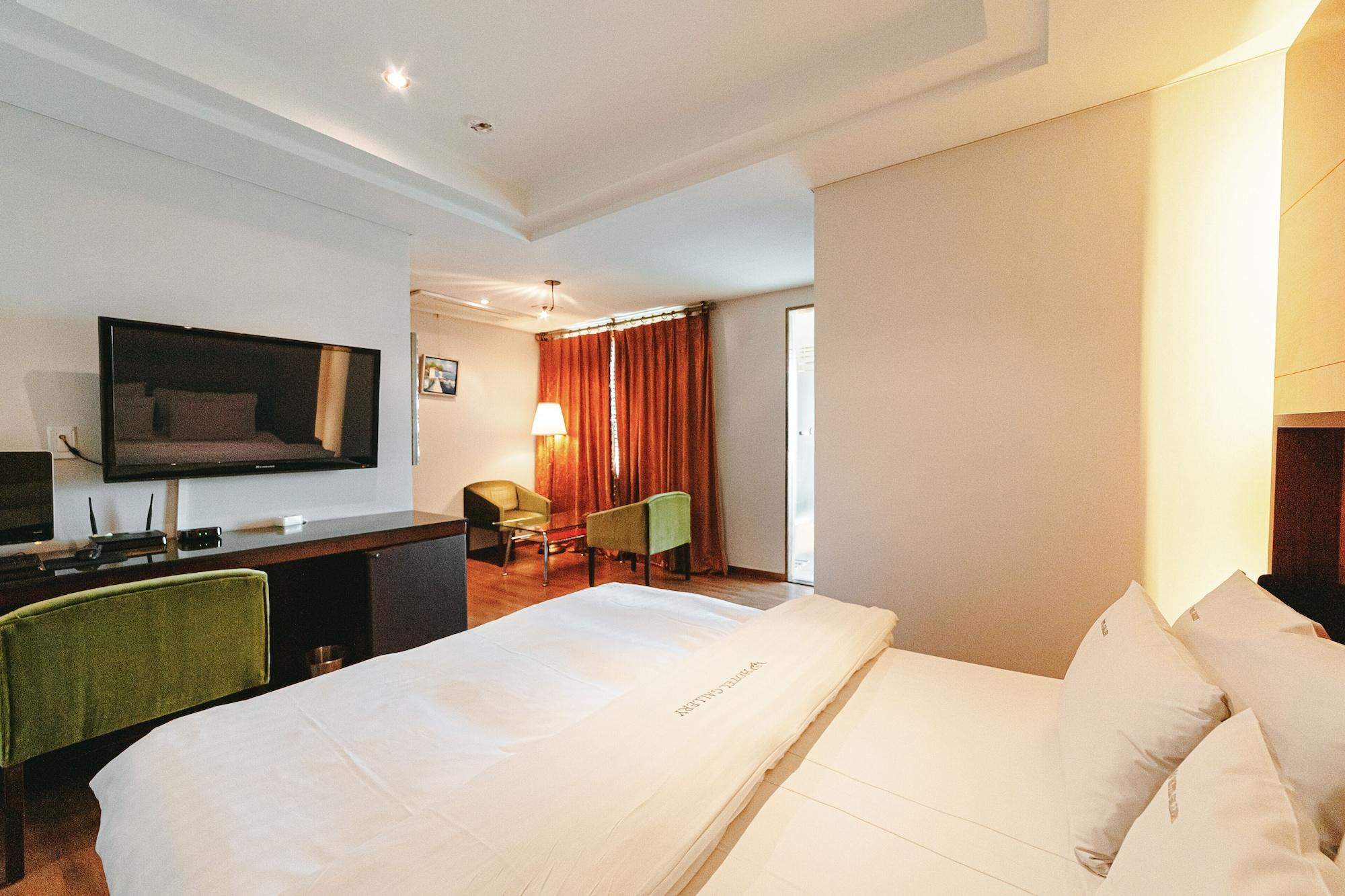 Gallery Tourist Hotel Tongyeong Exterior photo