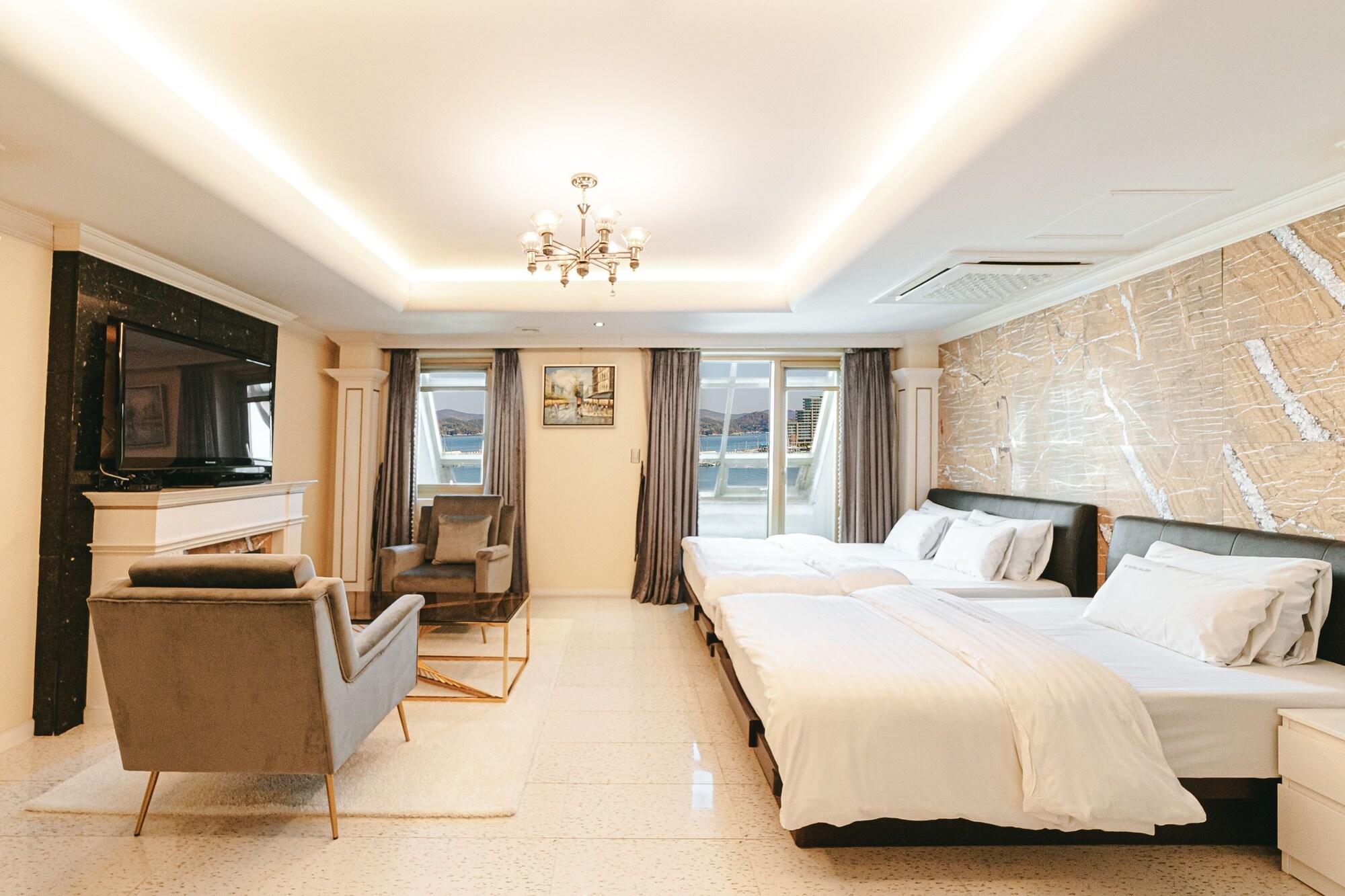 Gallery Tourist Hotel Tongyeong Exterior photo