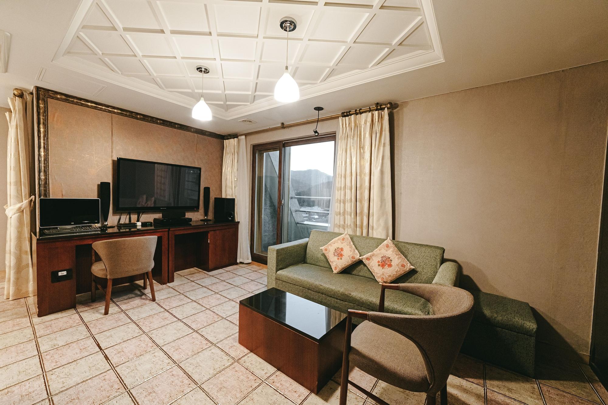 Gallery Tourist Hotel Tongyeong Exterior photo