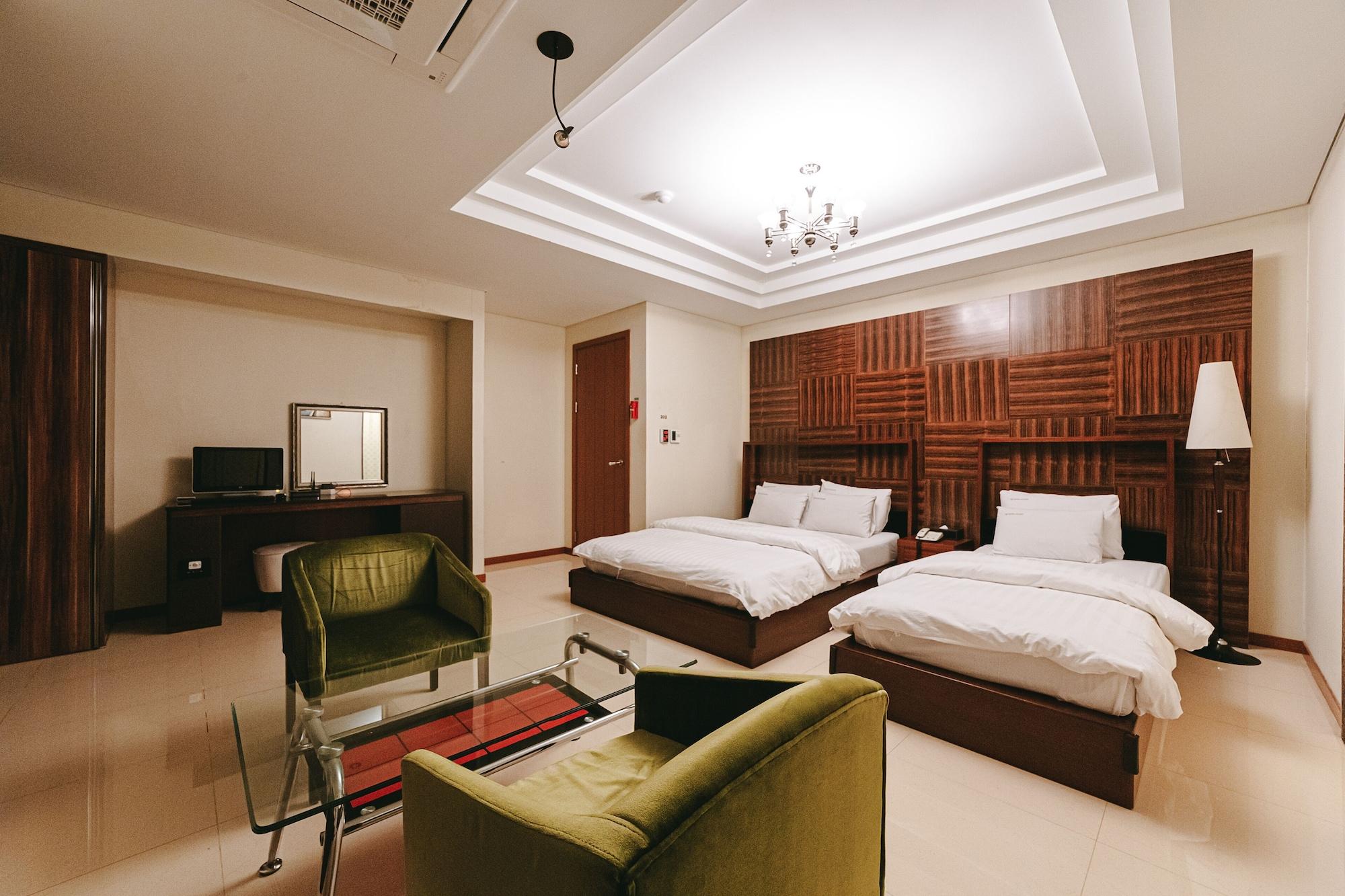 Gallery Tourist Hotel Tongyeong Exterior photo