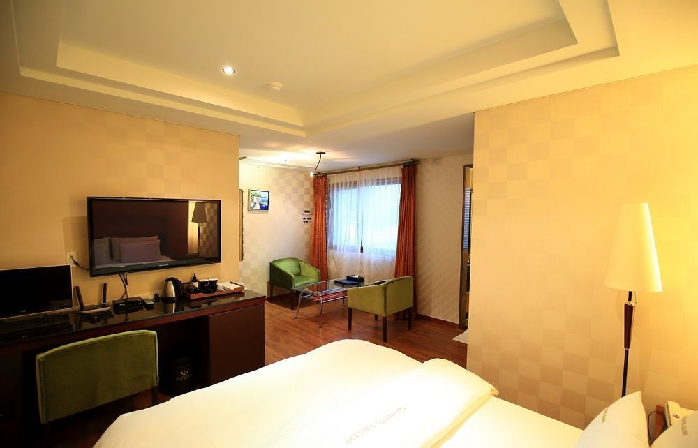 Gallery Tourist Hotel Tongyeong Exterior photo