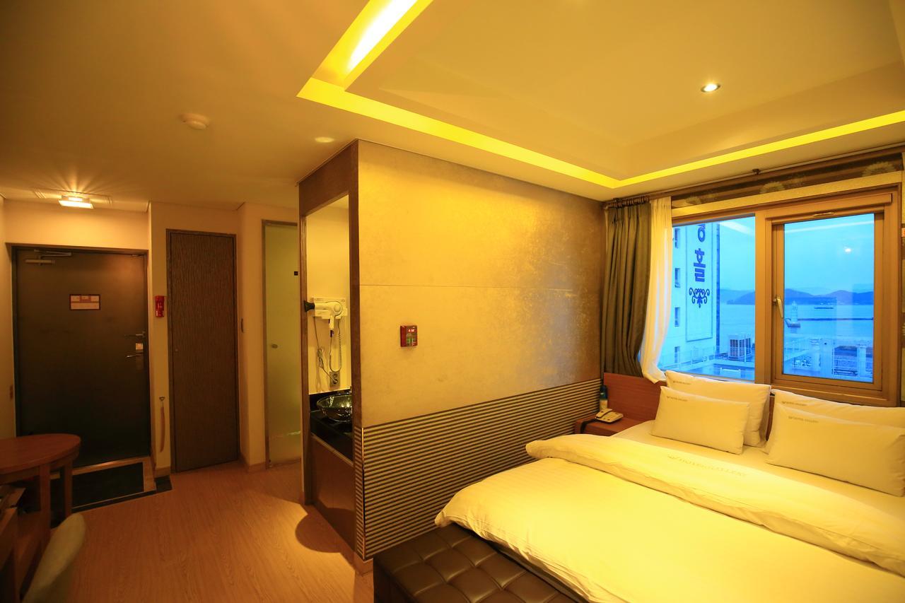 Gallery Tourist Hotel Tongyeong Exterior photo