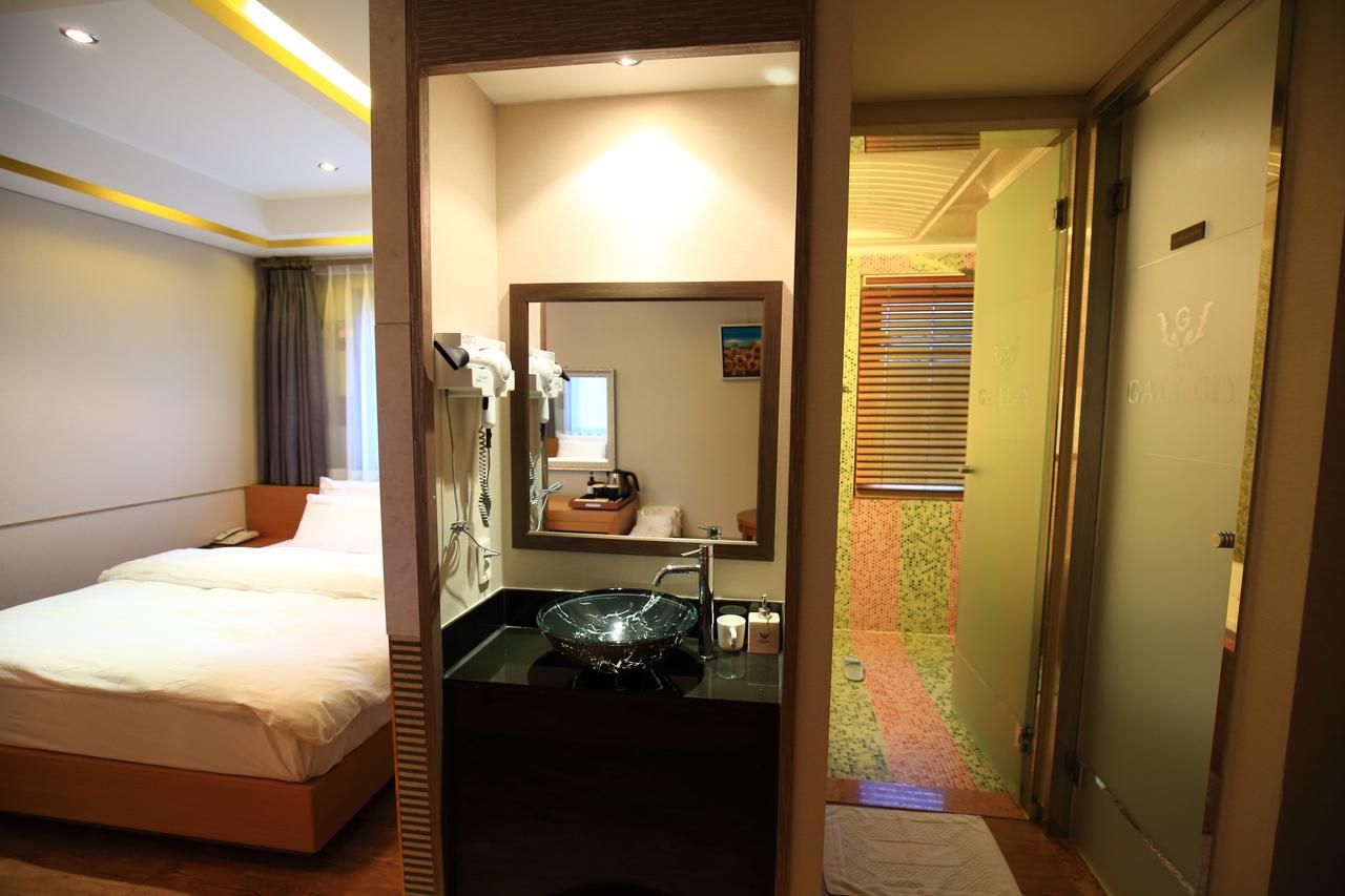 Gallery Tourist Hotel Tongyeong Exterior photo