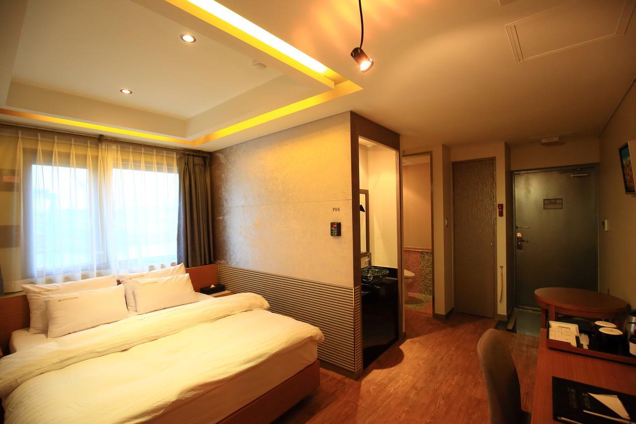 Gallery Tourist Hotel Tongyeong Exterior photo