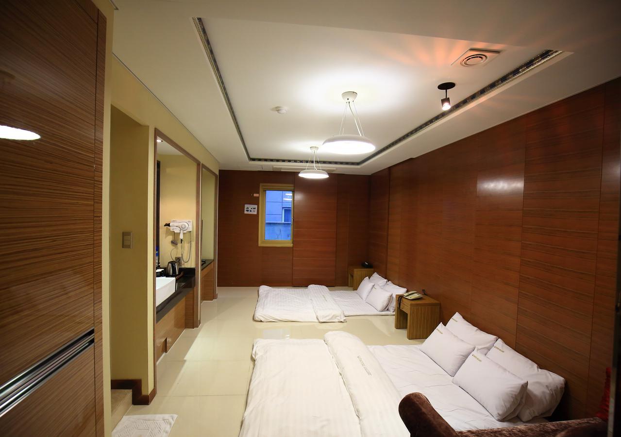Gallery Tourist Hotel Tongyeong Exterior photo